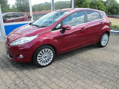 Gebraucht Ford Fiesta Titanium 82 PS (60 kW) 2009 Violet Kleinwagen