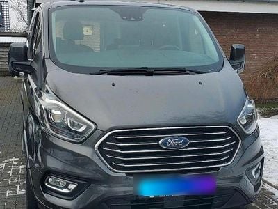 Grau Gebraucht 2020 Ford Tourneo Titanium X Van / Kleinbus | 30.950 € (Guter Preis)