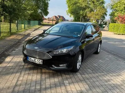 Usado Ford Focus 125 CV (91 kW) 2017 Negro Familiar