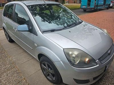 Begagnad Ford Fiesta Style 69 HK (50 kW) 2008 Silver Halvkombi