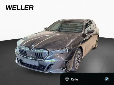 Gebraucht BMW 520 M Sport 197 PS (144 kW) 2024 M brooklyn grau (grau) Kombi