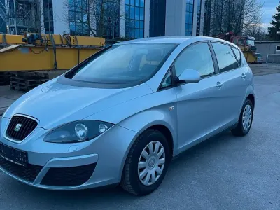 Occasion Seat Altea 102 ch (75 kW) 2011 Argent Berline