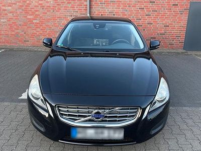 Second-hand Volvo V60 116 CP (85 kW) 2012 Negru Break