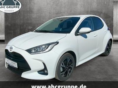 Neu Toyota Yaris Hybrid Connect Style 117 PS (86 kW) 2025 Weiss Kleinwagen