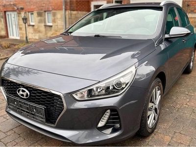 Grau Gebraucht 2017 Hyundai i30 Kombi | 11.390 € (Fairer Preis)