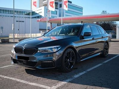 Grau Gebraucht 2020 BMW 530 M Sport Kombi | 29.900 € (Fairer Preis)