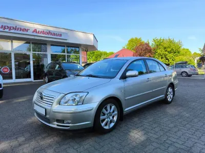 Gebraucht Toyota Avensis Executive 129 PS (94 kW) 2003 Silber Kleinwagen