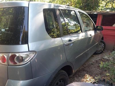 Silber Gebraucht 2005 Mazda 2 Kombi | 400 €