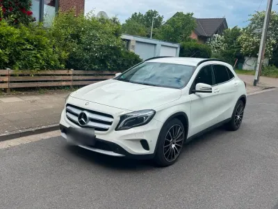 Gebraucht Mercedes GLA220 170 PS (125 kW) 2015 Weiß SUV