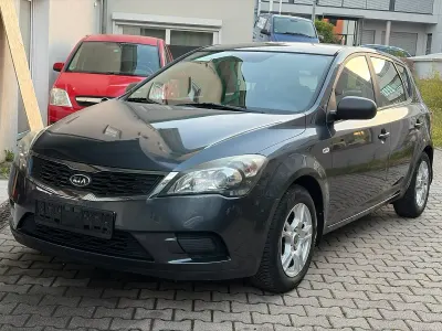 Gebraucht Kia Ceed 90 PS (66 kW) 2011 Grau Kleinwagen