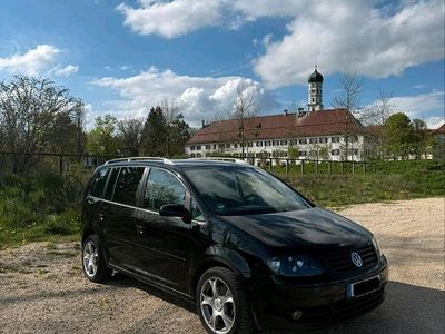 Second-hand VW Touran 136 CP (100 kW) 2004 Negru Monovolum