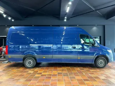 Gebraucht Mercedes Sprinter 170 PS (125 kW) 2024 Blau Van