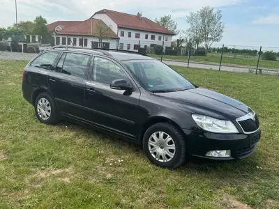 Używany Skoda Octavia Ambition 105 KM (77 kW) 2012 Czarny Kombi