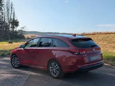 Gebraucht Hyundai i30 YES! 120 PS (88 kW) 2019 Rot Kombi
