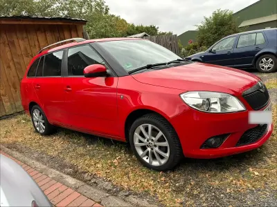 Gebraucht Skoda Fabia Elegance 86 PS (63 kW) 2014 Rot Kleinwagen