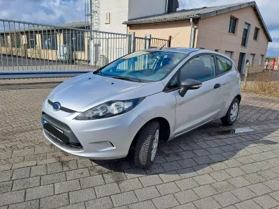 Używany Ford Fiesta Trend 60 KM (44 kW) 2009 Srebrny Hatchback