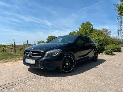 Używany Mercedes A220 170 KM (125 kW) 2014 Czarny Sedan/Limuzyna