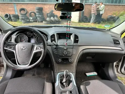 Gebraucht Opel Insignia 160 PS (117 kW) 2010 Silber Kombi