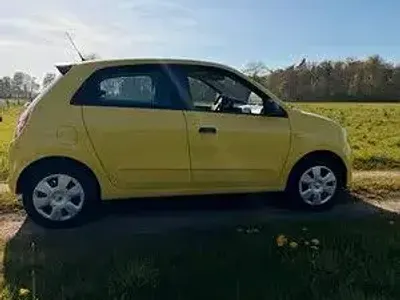 Używany Renault Twingo Life 69 KM (50 kW) 2016 Żółty Hatchback