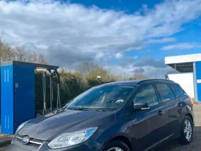 Gebraucht Ford Focus 116 PS (85 kW) 2011 Braun Limousine