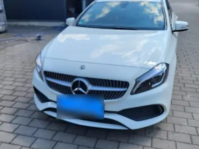 Gebraucht Mercedes A180 122 PS (89 kW) 2018 Weiß Kleinwagen