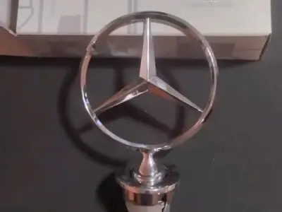 Gebraucht Mercedes 230 136 PS (100 kW) 1985 Blau Limousine