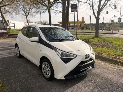 Używany Toyota Aygo X-play 72 KM (52 kW) 2018 Biały Hatchback