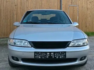 Gebraucht Opel Vectra 115 PS (84 kW) 1989 Silber Kleinwagen