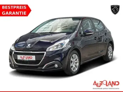 Gebraucht Peugeot 208 Active 82 PS (60 kW) 2018 Blau Kleinwagen