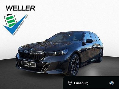 Nuova BMW 550e M Sport 489 CV (359 kW) 2025 Grigio Station wagon