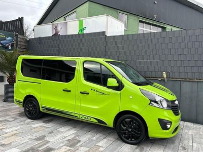 Grün Gebraucht 2017 Opel Vivaro Sport Van / Kleinbus | 8.500 € (Superpreis)