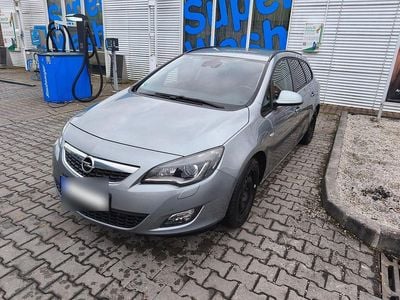 Gebraucht Opel Astra Design Edition 95 PS (69 kW) 2012 Silber Kombi