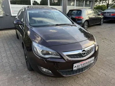 Gebraucht Opel Astra Innovation 165 PS (121 kW) 2012 Mahogany brown (p2/so) Kombi