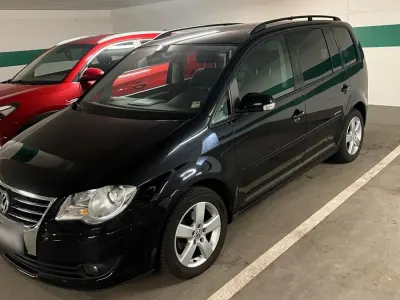 Gebraucht VW Touran 140 PS (102 kW) 2008 Schwarz Van / Kleinbus
