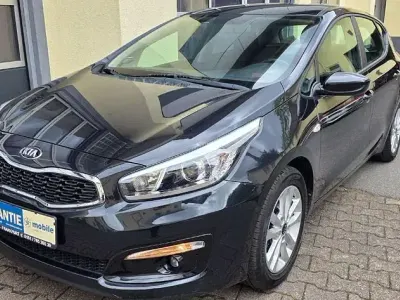 Gebraucht Kia Ceed Edition 7 101 PS (74 kW) 2016 (1k) zilinaschwarz met. Kleinwagen
