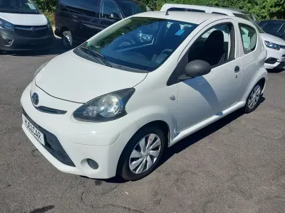 Gebraucht Toyota Aygo 68 PS (50 kW) 2012 Weiß Kleinwagen
