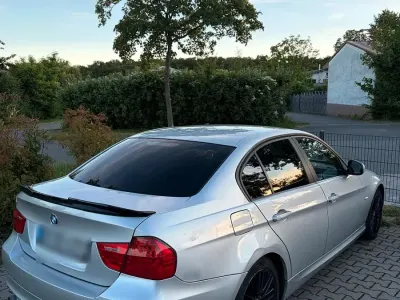 Gebraucht BMW 320 170 PS (125 kW) 2009 Silber Limousine