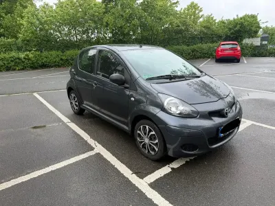 Gebraucht Toyota Aygo 68 PS (50 kW) 2009 Grau Kleinwagen