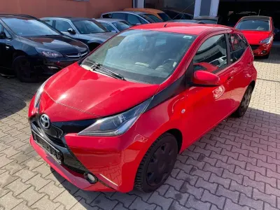 Gebraucht Toyota Aygo X-play 69 PS (50 kW) 2014 Rot Kleinwagen