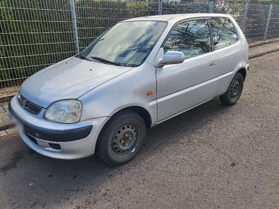 Usado Honda Logo LS 65 HP (47 kW) 1999 Prateado Citadino