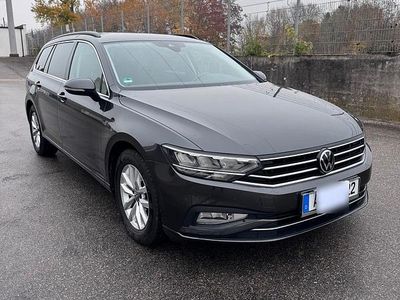 Gebraucht VW Passat 150 PS (110 kW) 2021 Braun Kombi