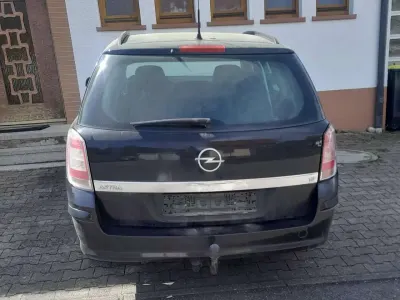 Gebraucht Opel Astra 116 PS (85 kW) 2008 Schwarz Kombi