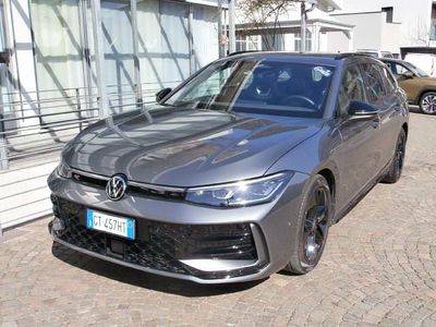 Grau Gebraucht 2024 VW Passat R-line Kombi | 39.900 € (Etwas zu teuer)