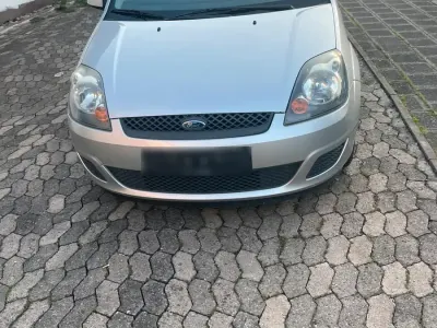 Gebraucht Ford Fiesta 69 PS (50 kW) 2008 Silber Kleinwagen