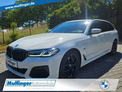 Gebraucht BMW 530e Shadowline 292 PS (214 kW) 2023 Alpinweiss Kombi