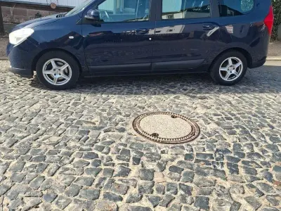 Gebraucht Dacia Lodgy Lauréate 107 PS (78 kW) 2012 Blau Van / Kleinbus