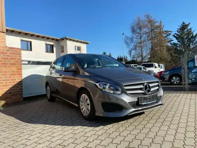 Gebraucht Mercedes B180 109 PS (80 kW) 2016 Mountaingrau  met. Kleinwagen