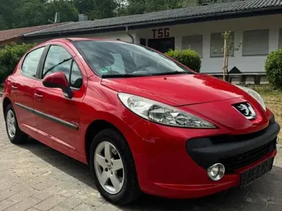 Gebraucht Peugeot 207 Filou 95 PS (69 kW) 2009 Rot Limousine