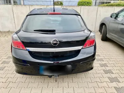 Używany Opel Astra 116 KM (85 kW) 2009 Czarny Coupe