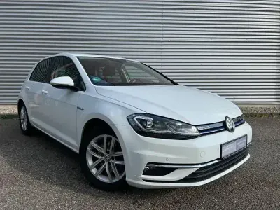 Gebraucht VW Golf VII Highline 131 PS (96 kW) 2019 Weiß Limousine